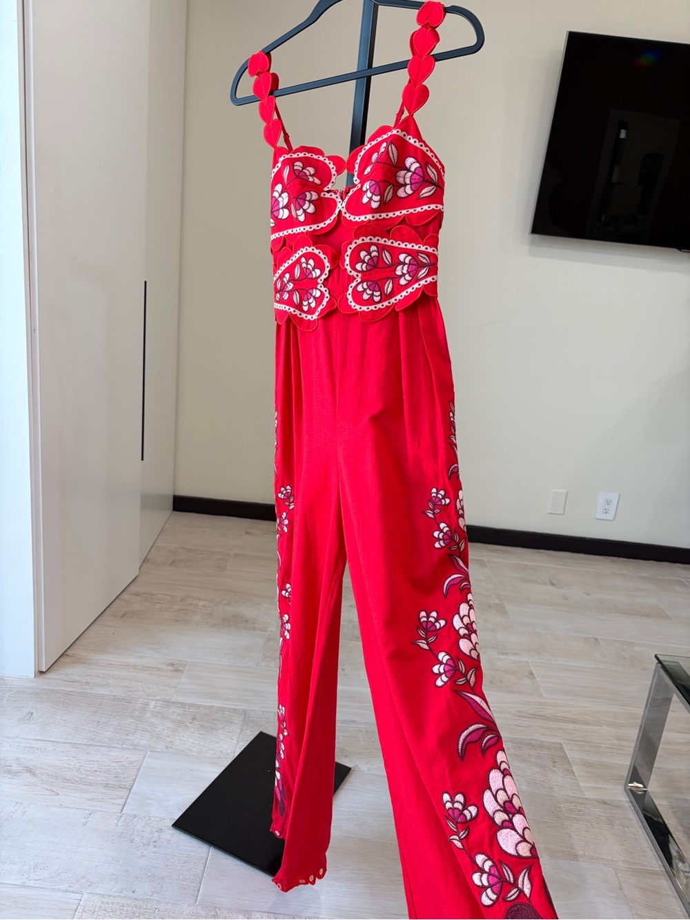 Farm Rio: LOVELY PINEAPPLES
PINK EMBROIDERED Sleeveless JUMPSUIT - Picture 9 of 12